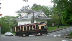 ”るーぷる仙台、青葉城を行く”